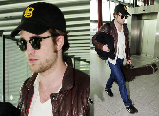 http://thevampireclub.files.wordpress.com/2010/04/56e5c17b61612de6_photos_of_robert_pattinson_at_heathrow_airport_flying_to_vancouver_for_eclipse_reshoots_with_kristen_stewart_and_taylor_lautner.jpg