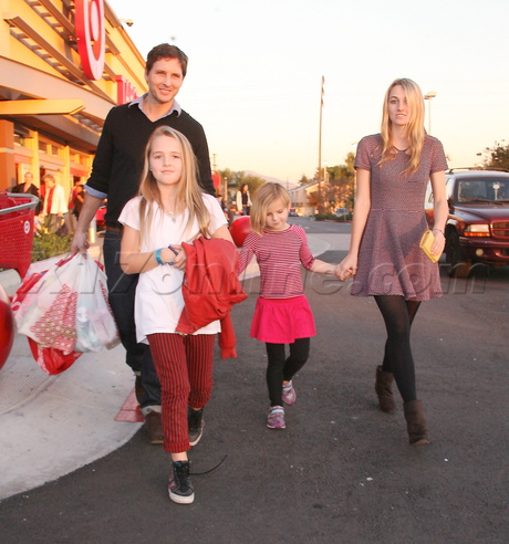 Peter Facinelli shopping with his daughters