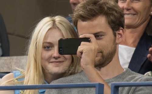 Actress Dakota Fanning and her new boyfriend Jamie Strachan cuddle up as they watch the evening tennis matches at the US Open